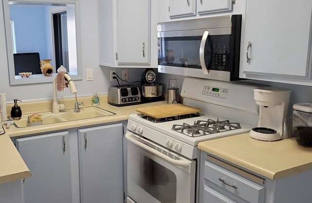 Charming single unit in 55+ resort community in a Yuma foothills.