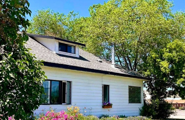 Charming Soda Springs Home