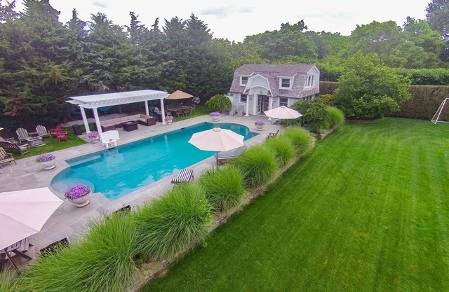 Charming Southampton Village Guest Home -Walk to Beach, Restaurants, Shops