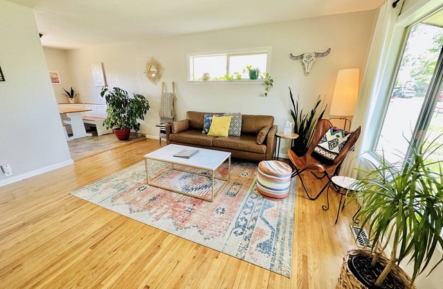 Charming southwestern home in downtown Cortez-- 9mins to Mesa Verde