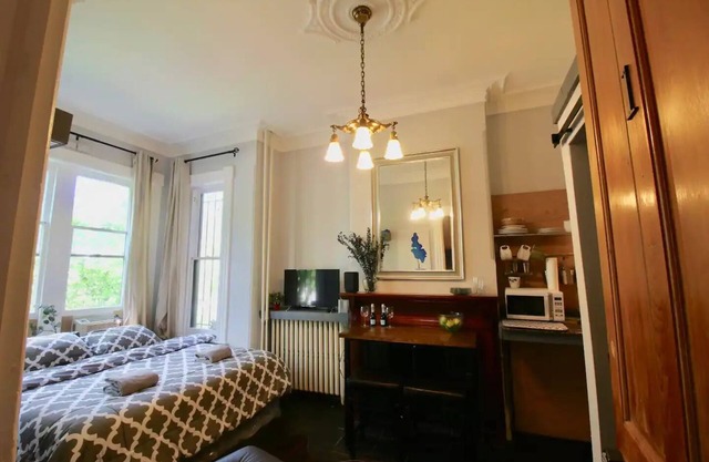 Ruhiges und charmantes Luxus-Studio, King-Size-Bett, nahe dem Capitol & Supreme Court