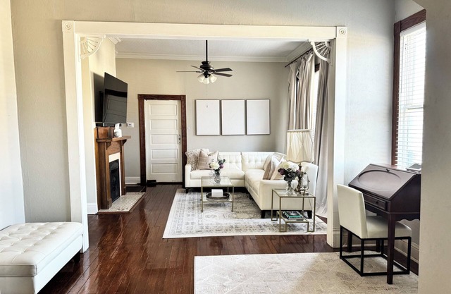 Charming Spanish Town Chalet centrally located for Baton Rouge food and fun
