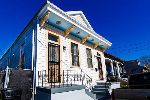 Charming St. Ann Studio