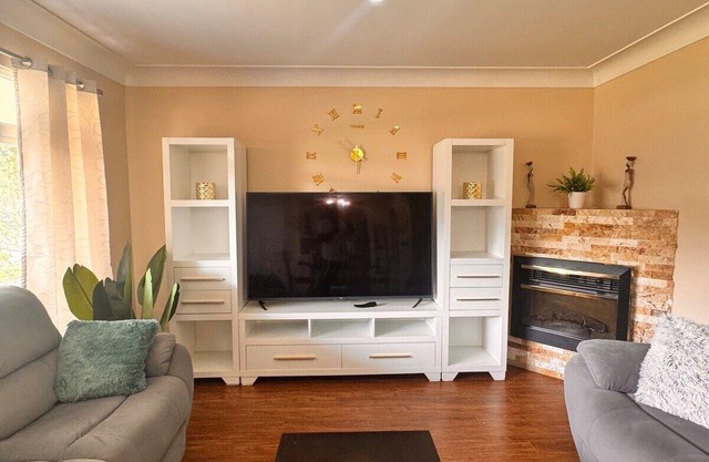 Charming Stay in Windsor Comfort Meets Convenience