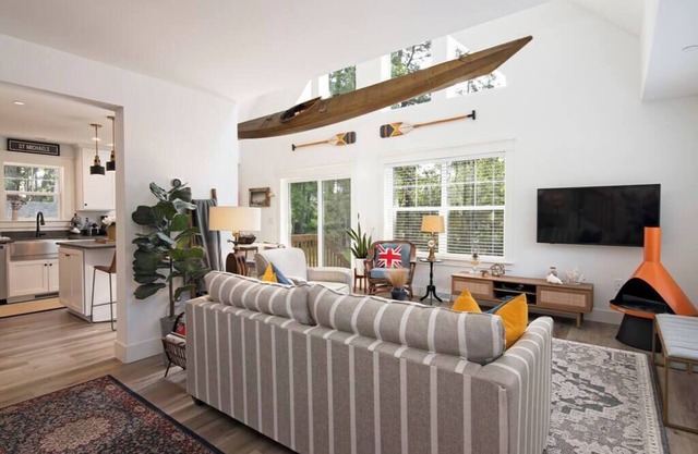Charming Stay, Just Minutes from Downtown!