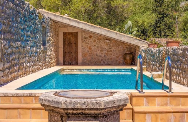 Schöne Villa mit 4 Schlafzimmern, Schwimmbad und Grill