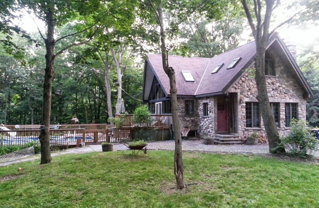 Charmantes Steinchalet in waldreicher Umgebung mit beheiztem Pool