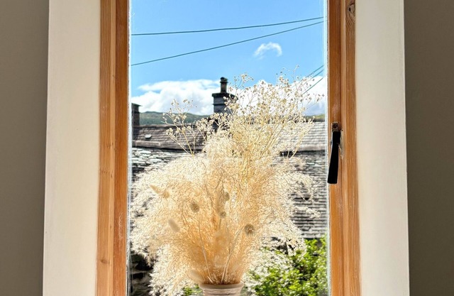 Charming Stone Cottage Getaway Fireplace A short stroll from centre of Dolgellau