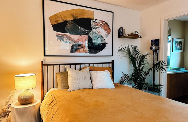 Charming Studio Cottage on Salt Spring Island with WiFi