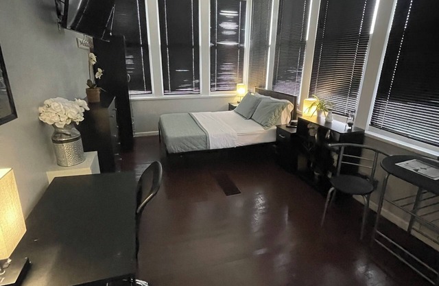 Charming Studio apartment in fabulous Hopkinsville with WiFi, AC