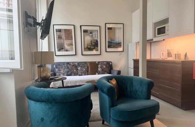 Charming Studio in Chiado with Mezzanine
