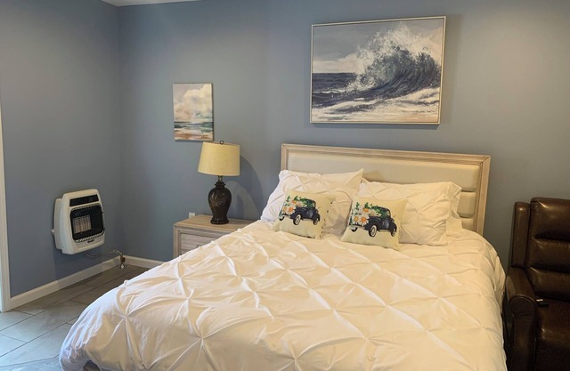 Charming studio in lovely Pensacola with AC, Wi-Fi & firestick
