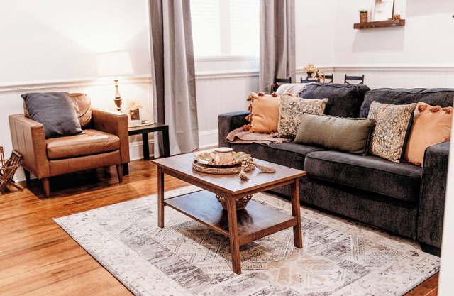 Charming Studio Stay in the Heart of Bonne Terre, Studio 1