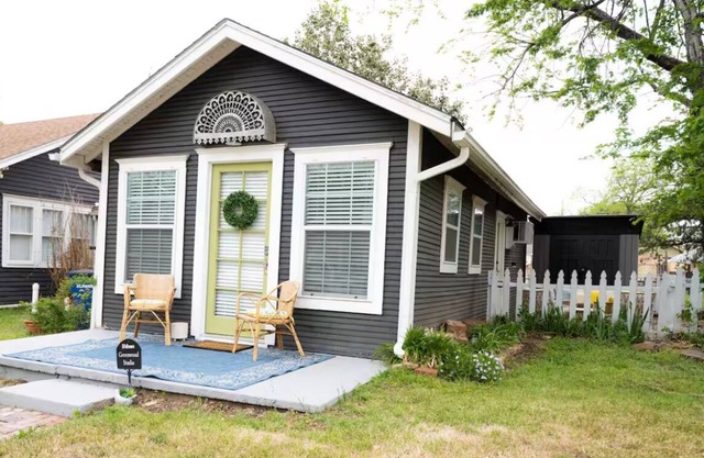 Charming Studio Steps from Downtown Stillwater’s Breweries, Restaurants, & Shops