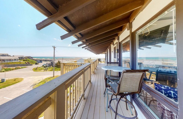 Charming studio steps to beach access with deck, ocean view, kitchenette & grill