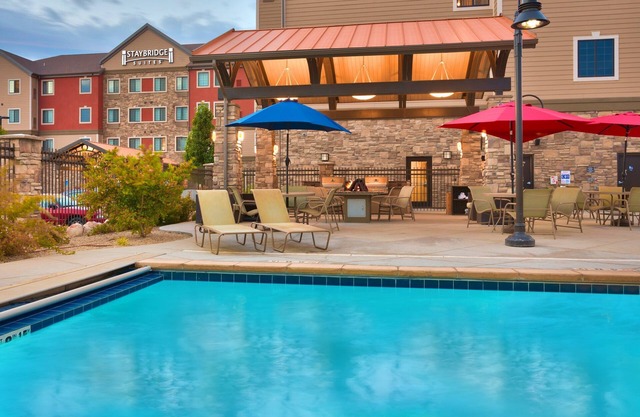 Charming Studio Suite Near Jordan Landing! Heated Pool & Hot Tub. Free Breakfast Buffet.