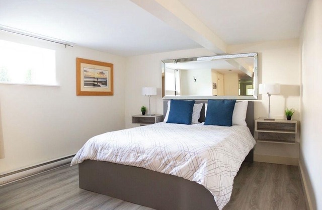 Charming suite at the lake, right in the heart of the village.