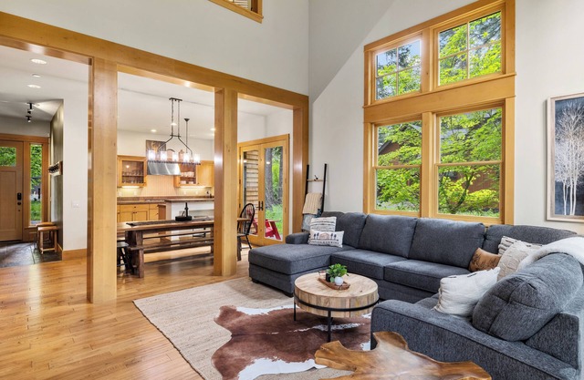 Charming Suncadia Cabin w/ Game Room + Hot tub