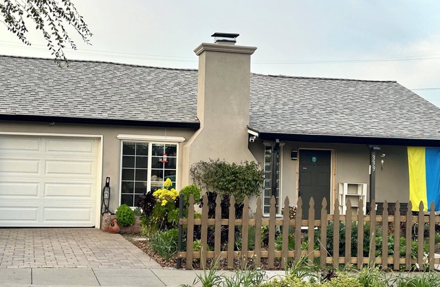 Charming, sunny, quiet 3-bed bungalow in San Carlos, strong WiFi, hot tub, BBQ.