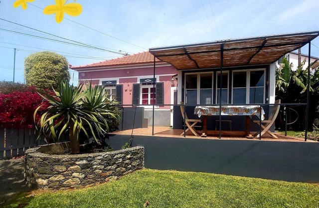 Charming three bedroom cottage with a pretty garden and free private parking
