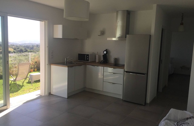 Charming T2 40m2 ground floor villa, new, fully equipped, private garden adjoining