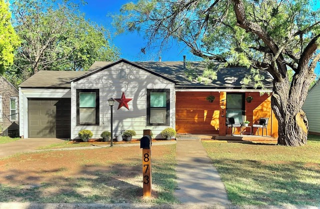 Charming Texas Cottage with Modern Farmhouse Style