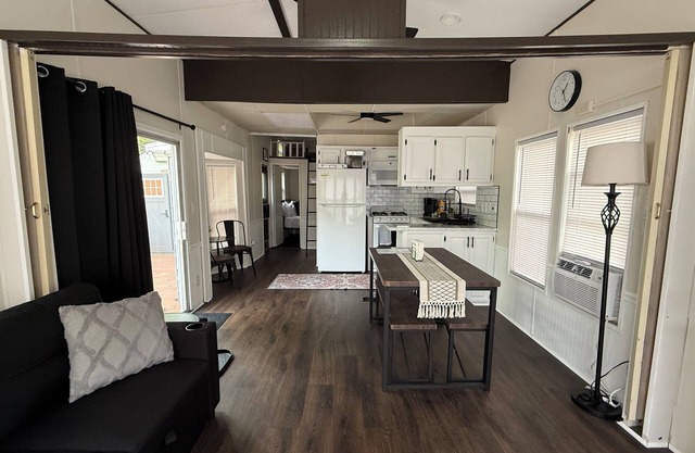 Charming tiny home in wonderful private community, Eagle Lake