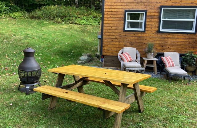 Charming Tiny House on 10 Wooded Acres