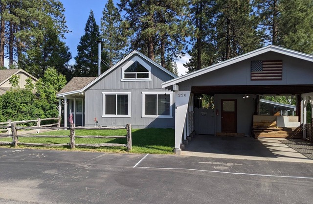 Charming town home 8 min to Lake Almanor, 35 min to Mt. Lassen