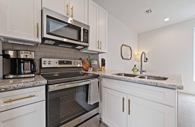 Charming Townhome - Built in 2023