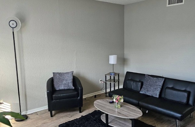 Charming townhome in delightful Addison with space for everybody!!