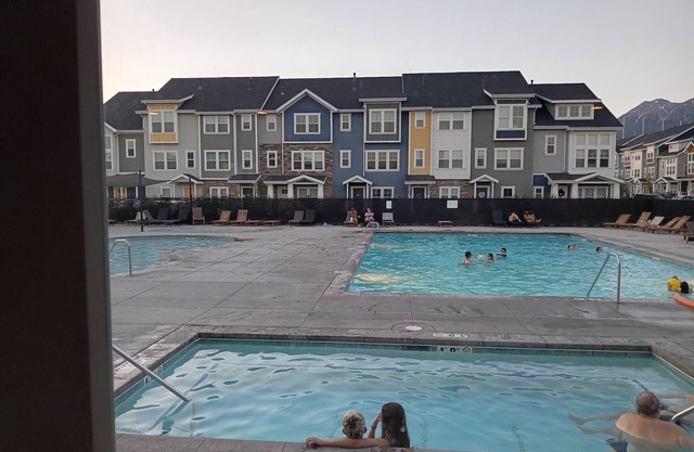 Charming townhome with AC, fitness room, WiFi in brilliant Vineyard