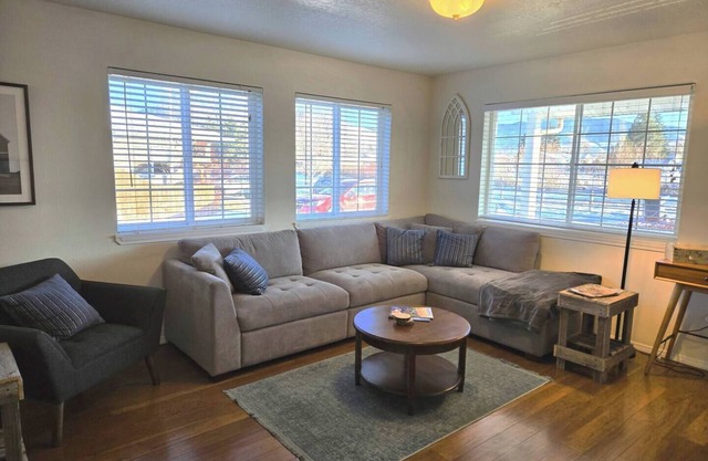 Charming Townhouse in the River Road Neighborhood - Pet friendly - Close to Downtown