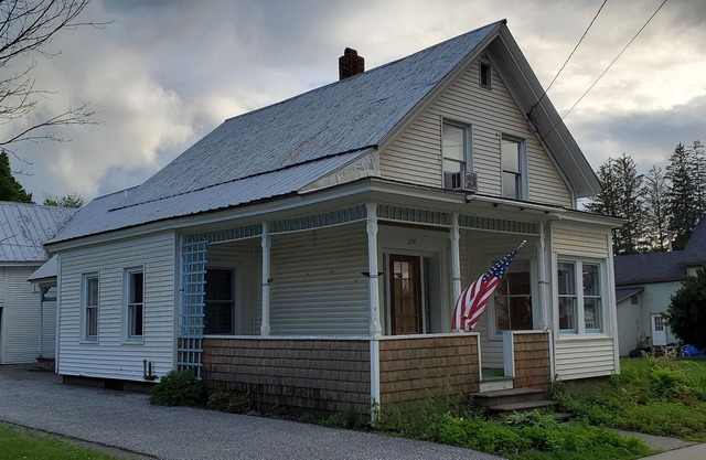Charming traditional VT home 12 minutes from Stowe
