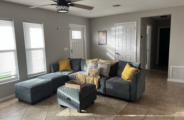 Charming Two-Bedroom Home Private , Quiet and Cozy