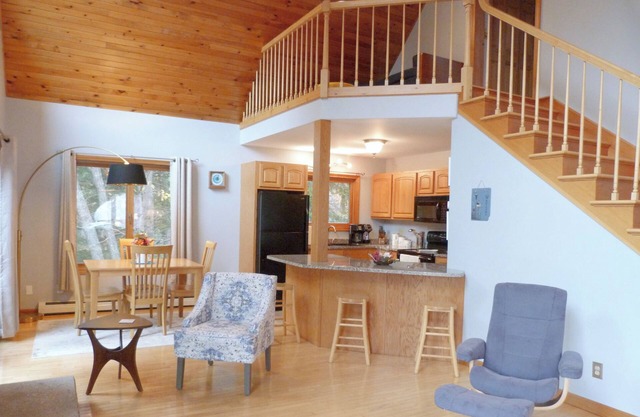 Charming two-bedroom cottage on Cape Rosier walking distance to Bakeman Beach!