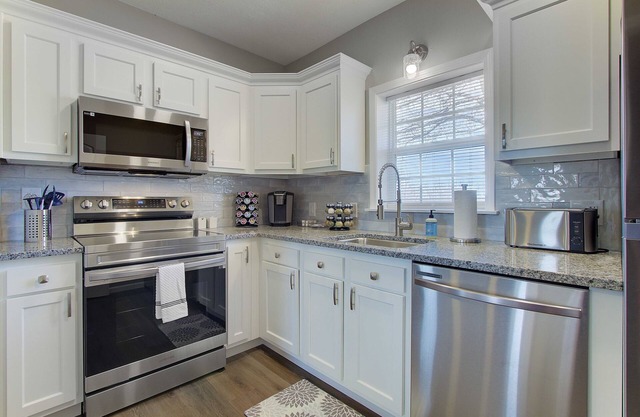 Charming Two Bedroom Vermilion Getaway