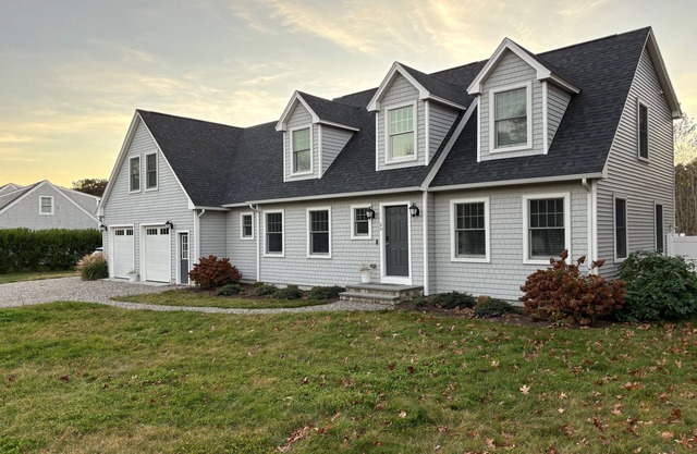 Charming two year old 3Bd Rm 4 bath home .6mi to Ridgevale Beach