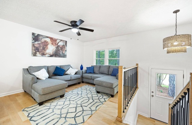 Charming upgraded 4-bedroom house conveniently located in Marietta