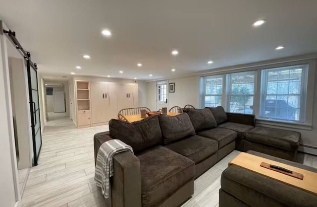 Charming 1-bedroom Guest suite in amazing Manchester-by-the-Sea with WiFi, AC