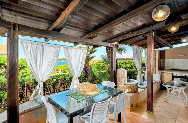 Charmante Villa mit Meerblick, WLAN, Garten & Terrasse