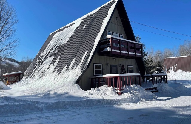 Charming Vacation Home with View of Ski Hill & Dogs Allowed