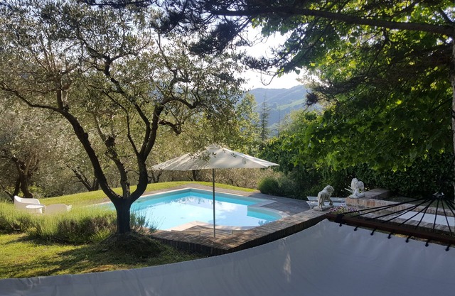 Charmantes Ferienhaus mit Pool, Sonnendeck und Olivenhain