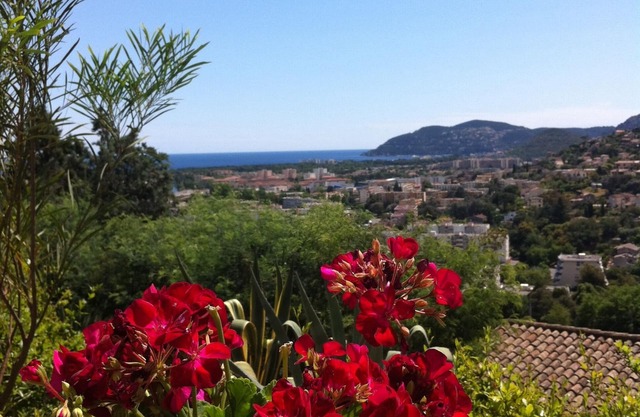 charmante ruhige Villa mit Meer- und Esterelblick mit Blick auf die Bucht von Mandelieu