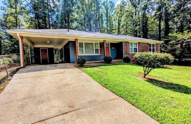 Charming & vibrant bungalow close to Six Flags, Braves, Downtown attractions