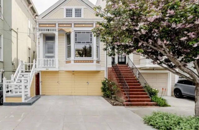 Charming Victorian Oasis: Elegant & Spacious Haven