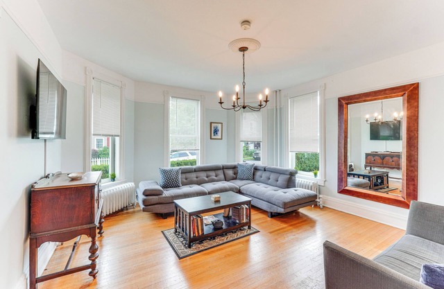 Charming Victorian Retreat w/ Hudson River Views