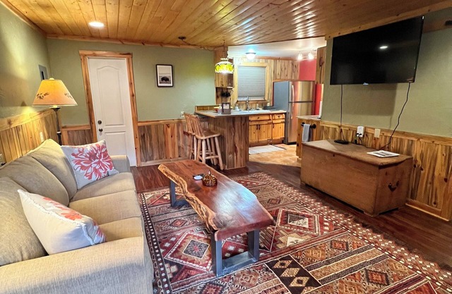 Charming villa a short scenic drive to Salida Colorado!