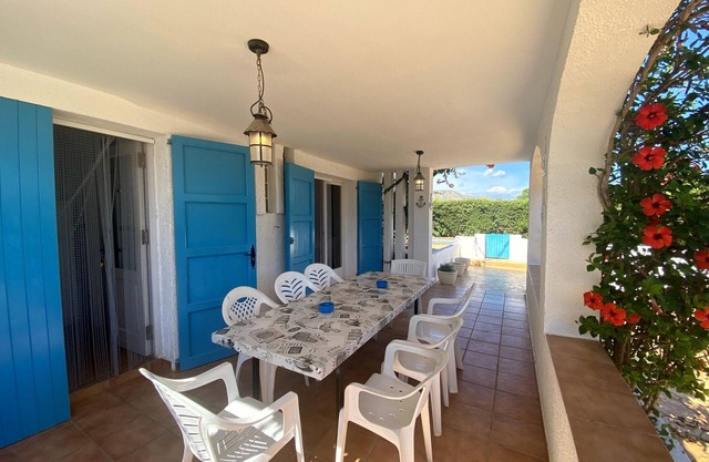 Moderne Villa mit privatem Pool, Grill & Terrasse, nah zum Strand, ideal für Familien und Gruppen