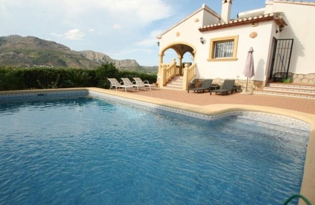 Villa in Orba für 6 Personen mit privatem Pool, klimatisiertem Wohnbereich und Garten